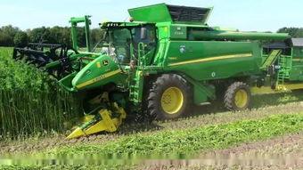 国产迪尔收割机视频,高效作业，助力农业现代化