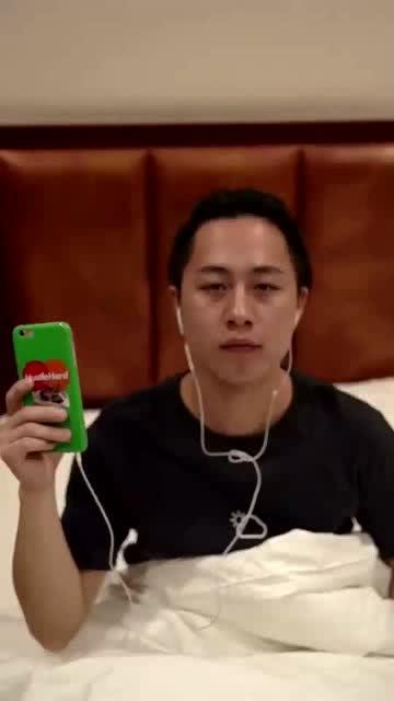 国产小哥戴耳机视频直播,带你领略科技与娱乐的完美融合